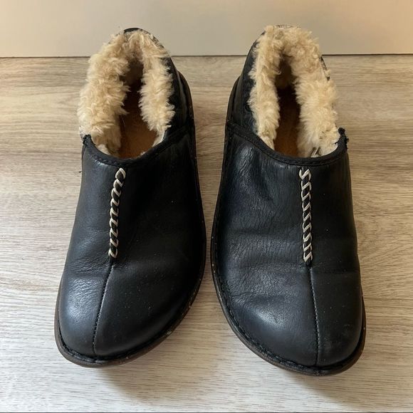 UGG Shoes - UGG Australia Black Fleeced Line Betty Slip on Clog Loafers, Size 8
